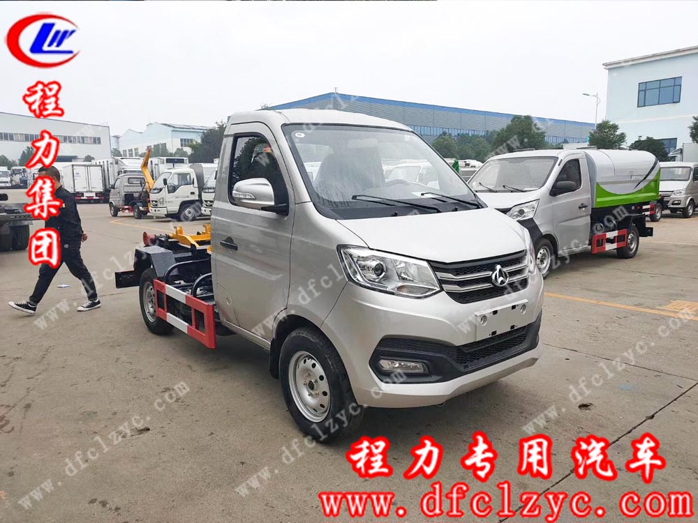 程力專用汽車股份有限公司生產(chǎn)的國(guó)六長(zhǎng)安勾臂垃圾車